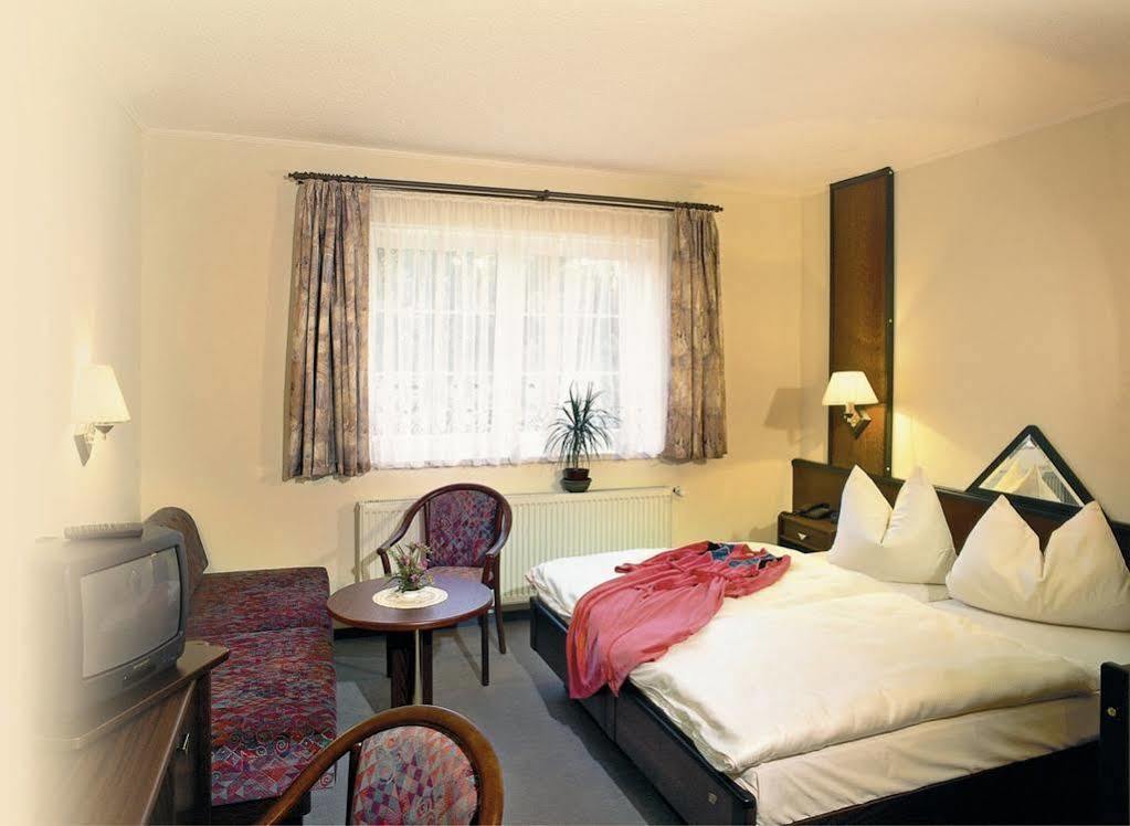 Familienhotel Zur Linde Panschwitz-Kuckau Екстер'єр фото